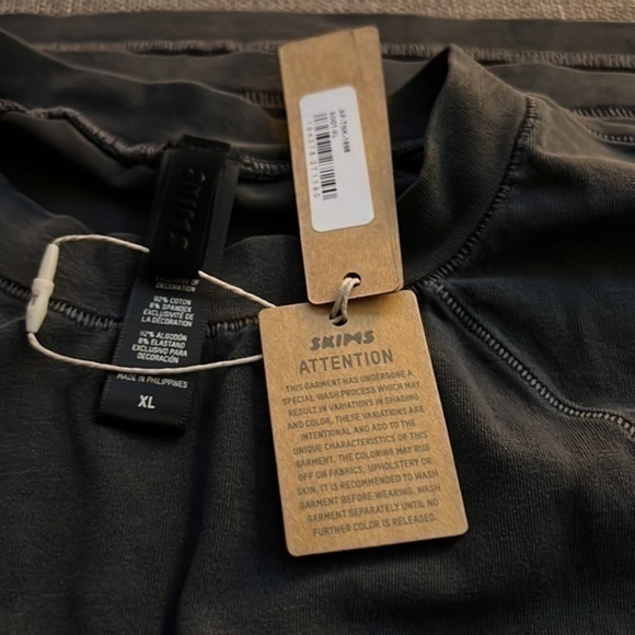 Skims Boyfriend Muscle Outdoor Tank - Picture 12 of 13